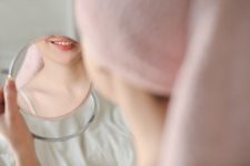 Medicina estética facial para el acné y granos en Sevilla: cómo puede ayudarte Clínica Ixora 7 Medicina estética facial para el acné y granos en Sevilla: cómo puede ayudarte Clínica Ixora